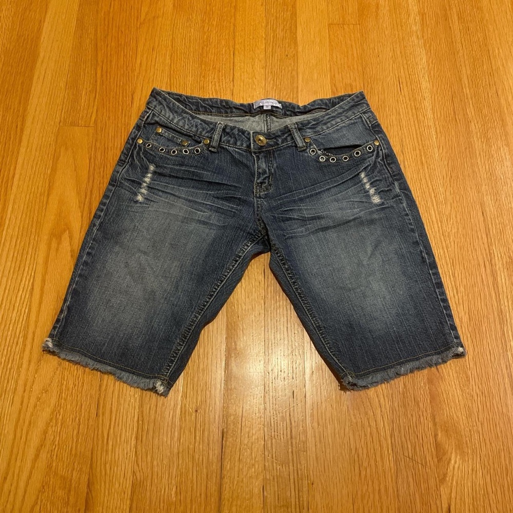 Toi et Moi Jean Shorts Size Medium